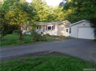 1561 Overhead Rd, Derby, NY 14047