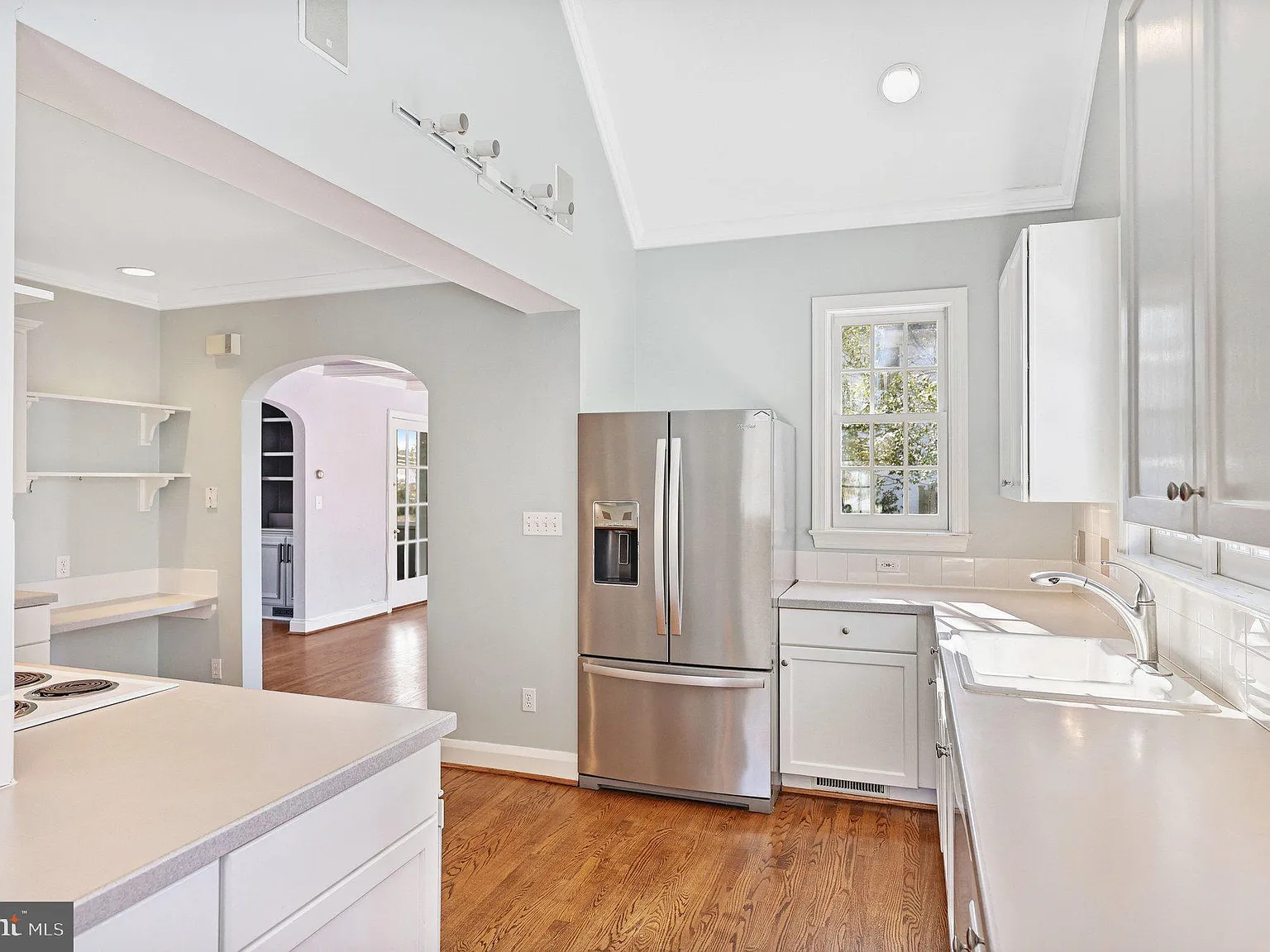 3 bed, 3.0 bath, 1746 sqft, $5,000 — Photo 3