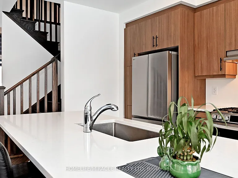 689 Mika St — Photo 23