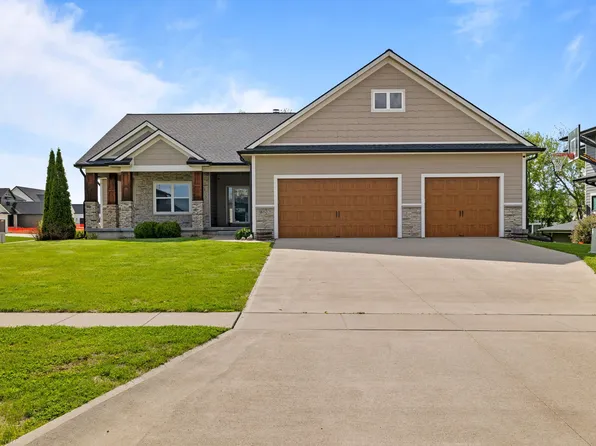 8002 NW 104th Ct, Johnston, IA 50131