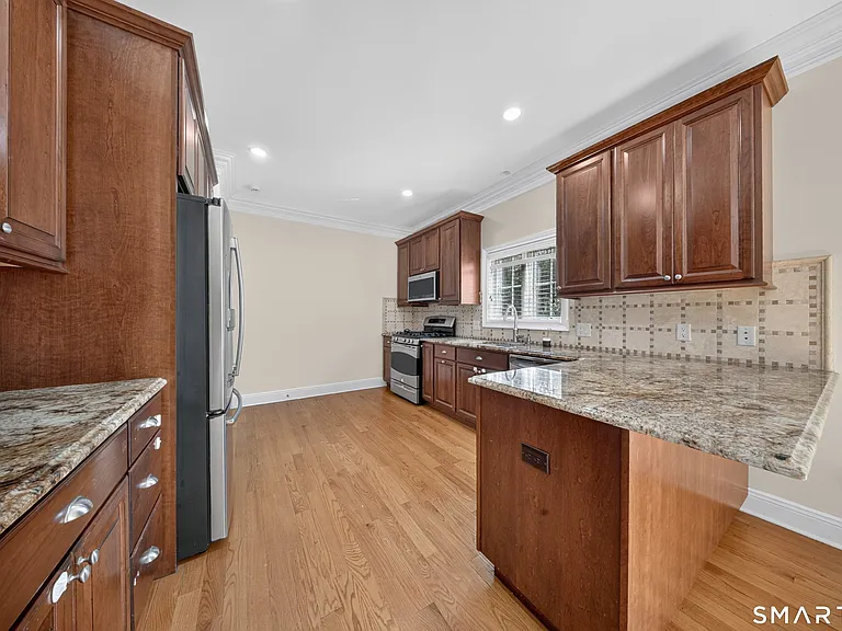 88 Maple Tree Ave #E — Photo 9