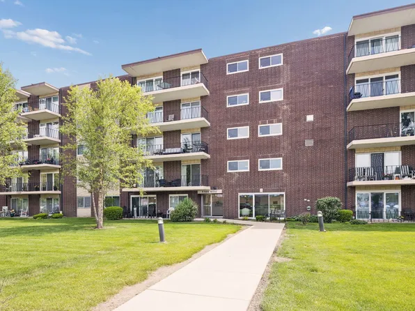 5300 Walnut Ave APT 2B, Downers Grove, IL 60515