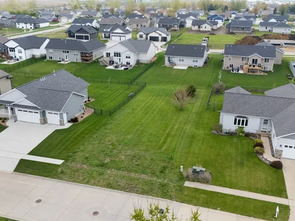Robinwood Ln, Marion, IA 52302