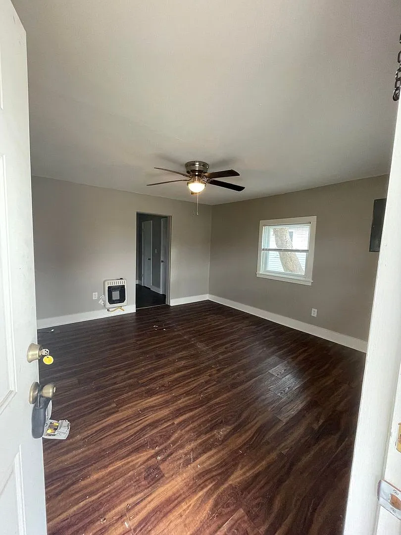 2 Bedroom/1 Bath Home with Detached Garage — Photo 3
