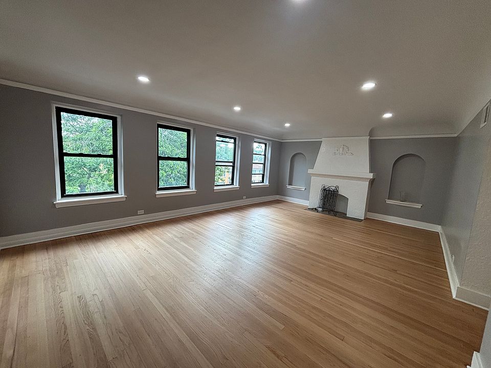 1st image of 6328 N Richmond St APT 3
