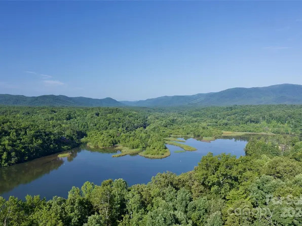 13 Parkway North Rd, Mill Spring, NC 28756