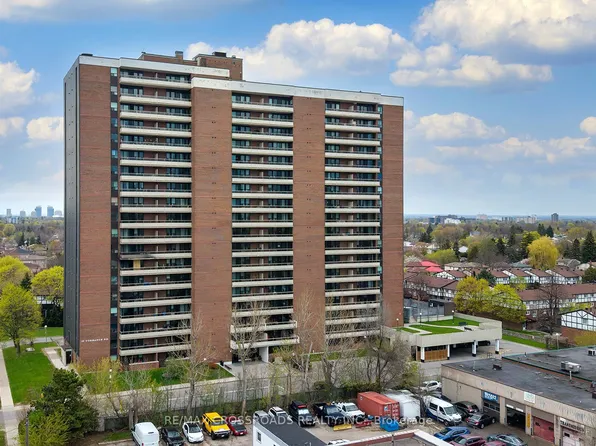 15 Torrance Rd #211, Toronto, ON M1J 3K2