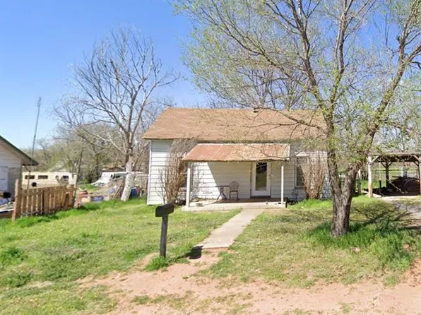 313 N 7th St, Sayre, OK 73662