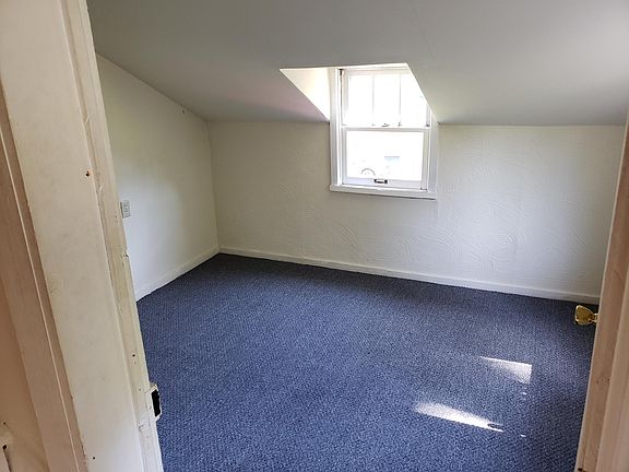 4th image of 341 Strouse Ave #2