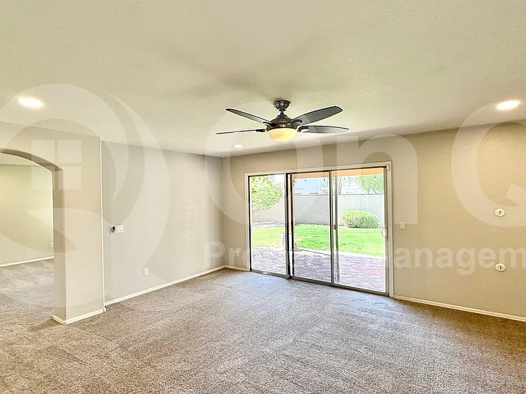 1481 E Cheyenne St — Photo 9