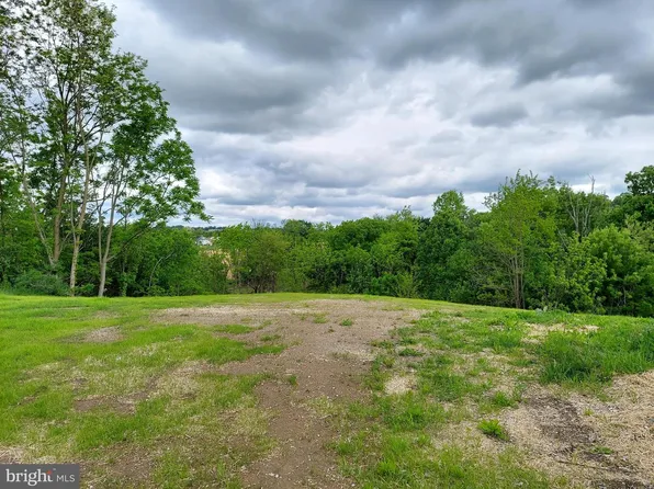 238 Sunset Cir, Red Lion, PA 17356