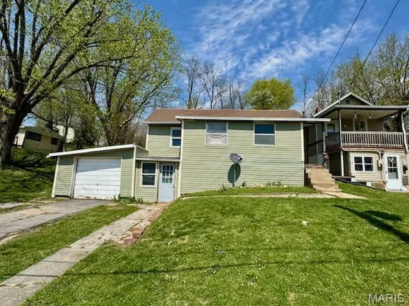 1018 Hayward St, Hannibal, MO 63401