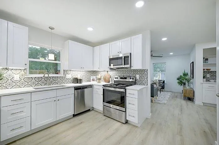 11403 Leander St — Photo 11