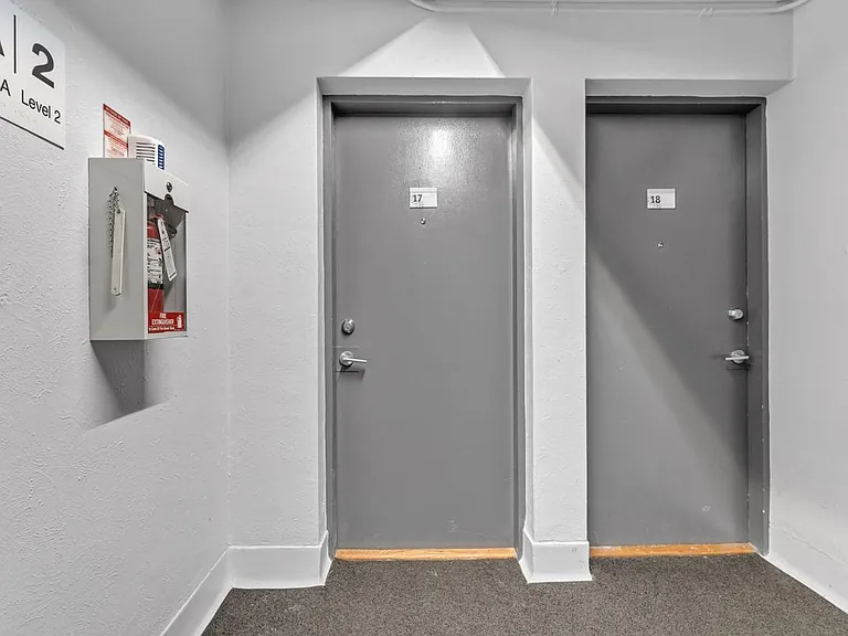 389 Yonge St — Photo 27