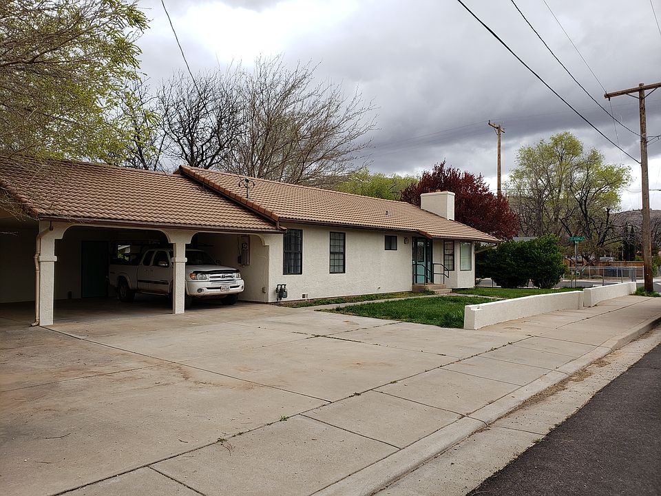 House front, dbl carport
