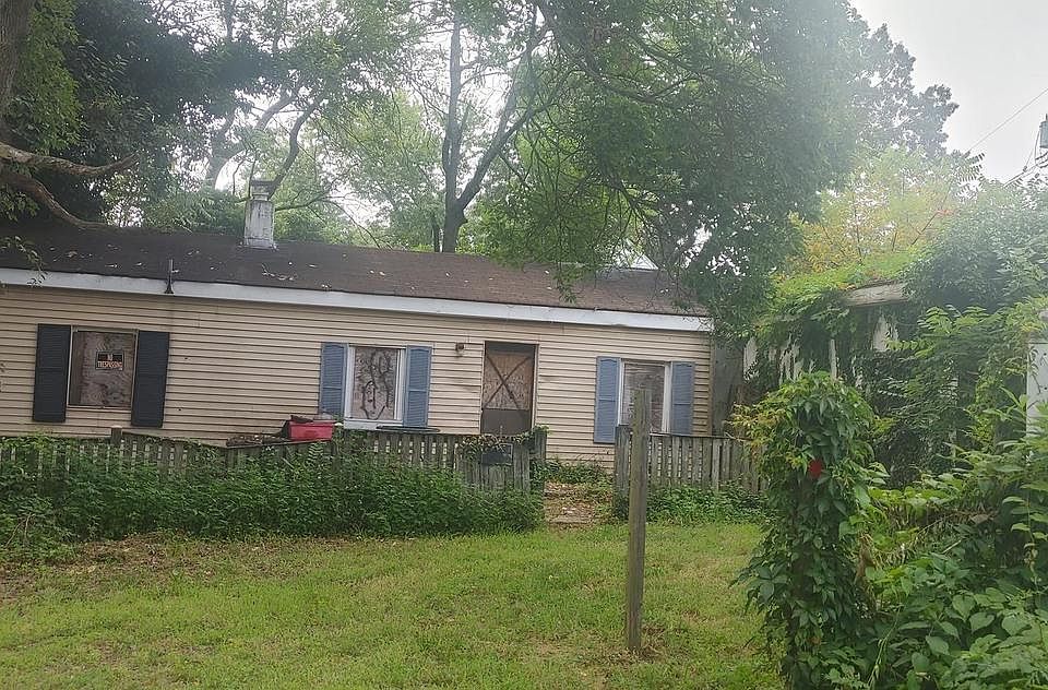 1st image of 400 Summit Ave