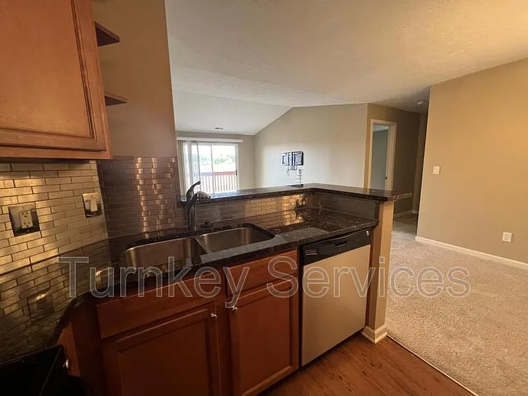 5016 California St #12 — Photo 9