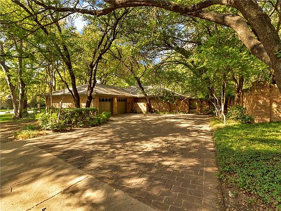 4th image of 4013 Sarita Dr