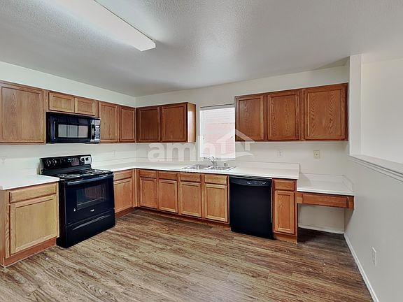4th image of 811 Wild Prairie Dr