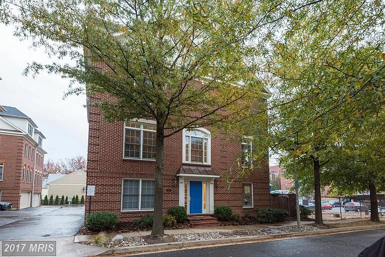 4 bed, 4.5 bath, 2416 sqft, $6,500 — Photo 1