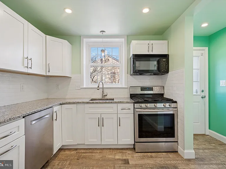 1156 Garfield Ave — Photo 8