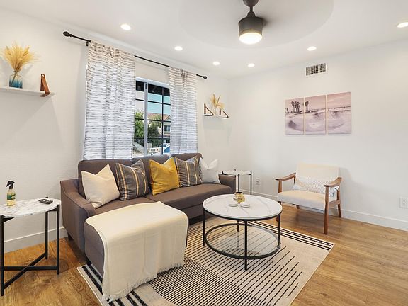 Common Room w/ 70" Smart TV and pull-out sofa bed, full size