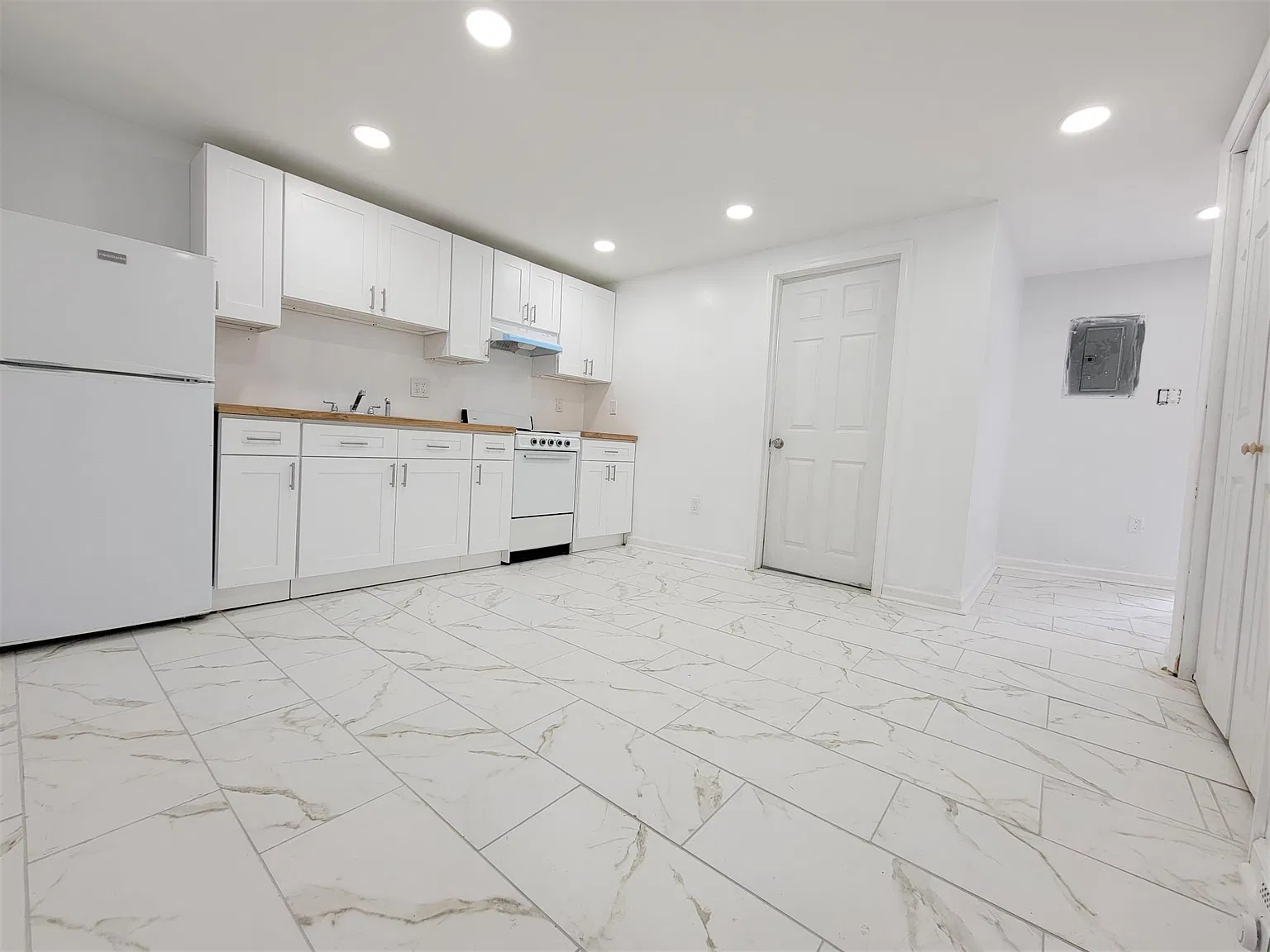 4629 Naples St — Photo 1