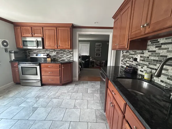 946 Willard Ave, Newington, CT 06111