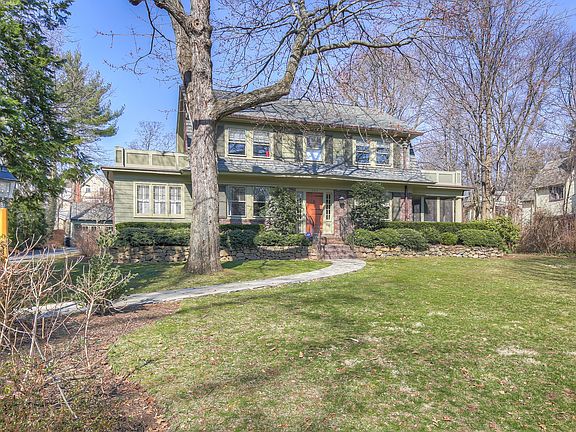 2nd image of 367 Woodland Pl