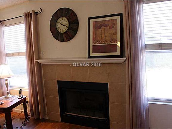 3rd image of 421 Wickenburg St