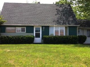 6833 W Bottsford Ave, Greenfield, WI 53220