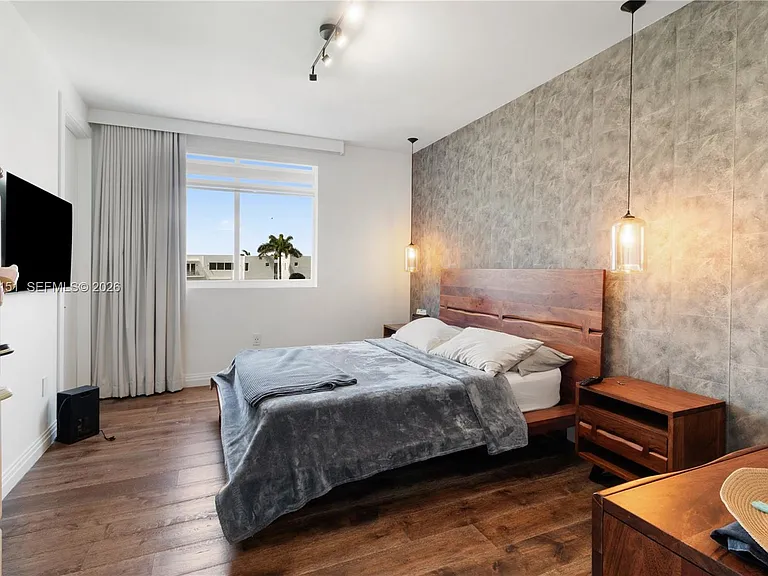 10261 NW 74th Ter — Photo 31
