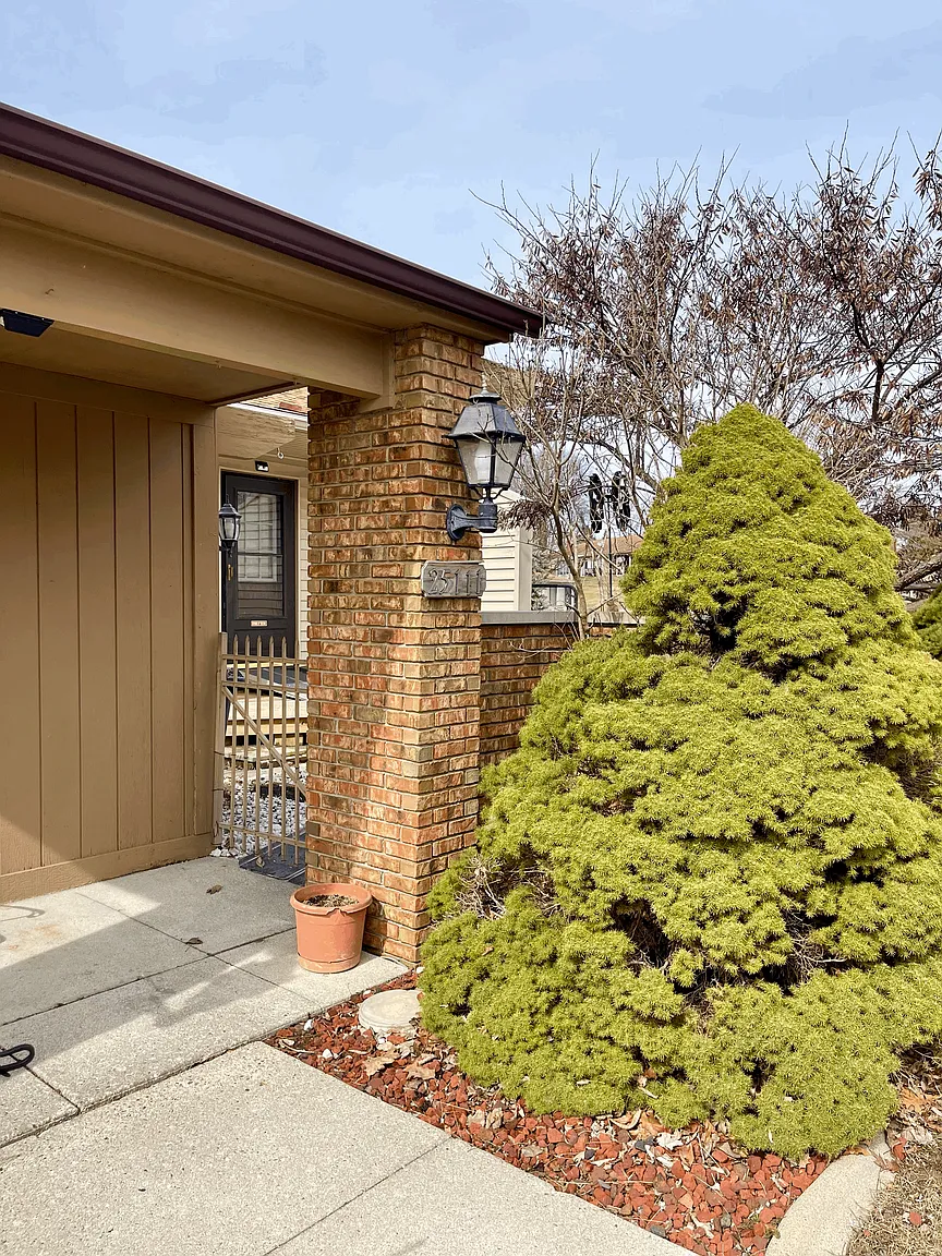 25111 Hamilton Ct Unit 6 photo 1