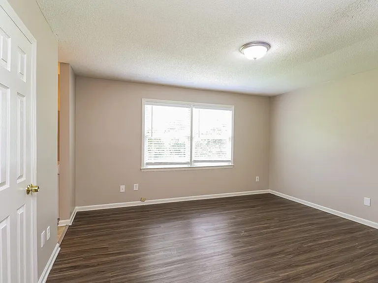 3557 Heather Ln — Photo 10
