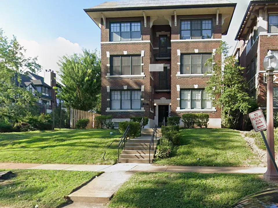 5375 Pershing Ave #1E