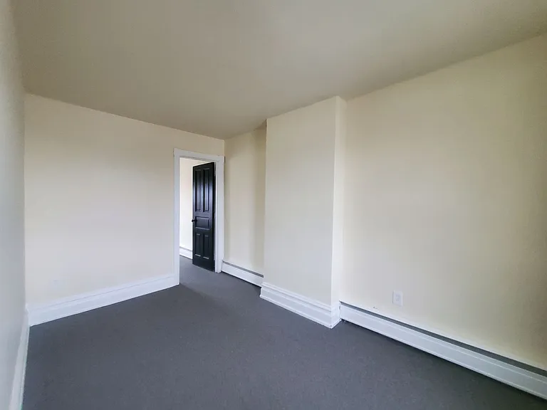 323 N Franklin St — Photo 15