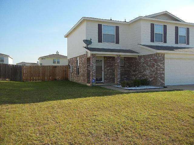 Gorgeous 2 story home — Photo 2
