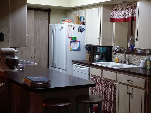 2nd image of 1033 W Dorchester Way