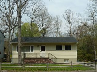 171 Lake Shore Dr, Hewitt, NJ 07421