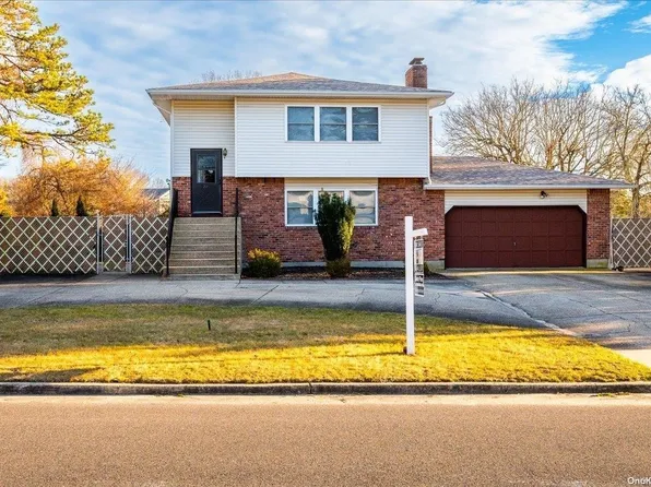 22 Cynthia Drive, Farmingville, NY 11738