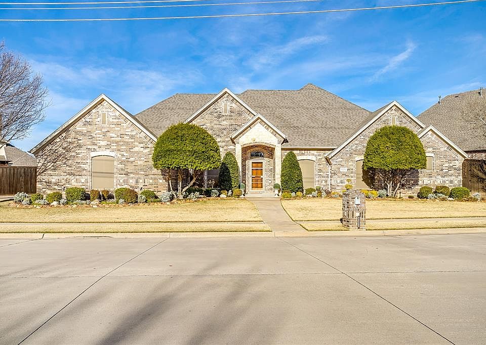 1st image of 8201 Forest Glenn Dr