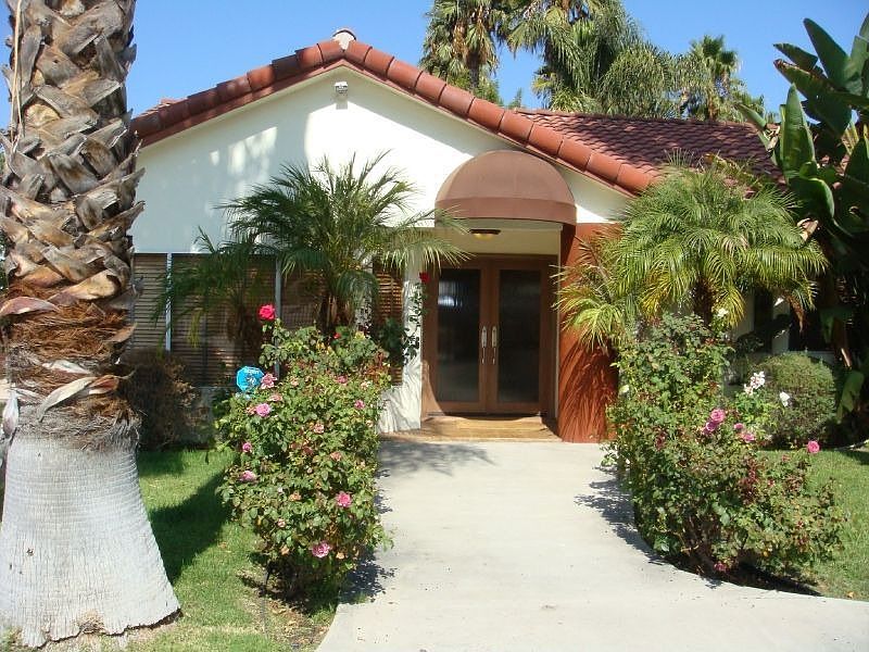 1st image of 23253 Burbank Blvd