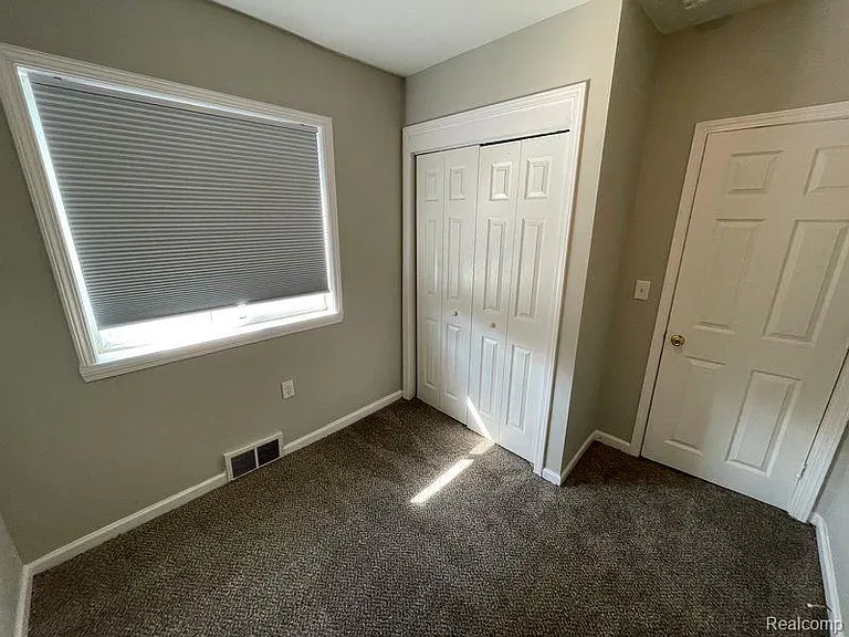429 E Hayes Ave — Photo 15