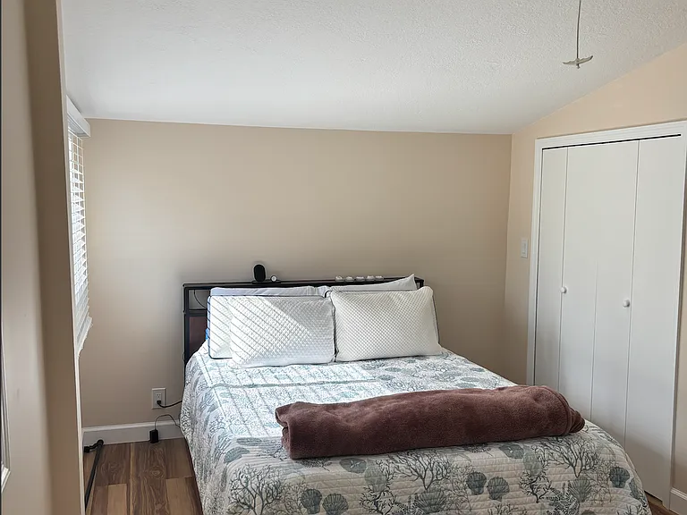 2355 Burlington Ave N — Photo 6