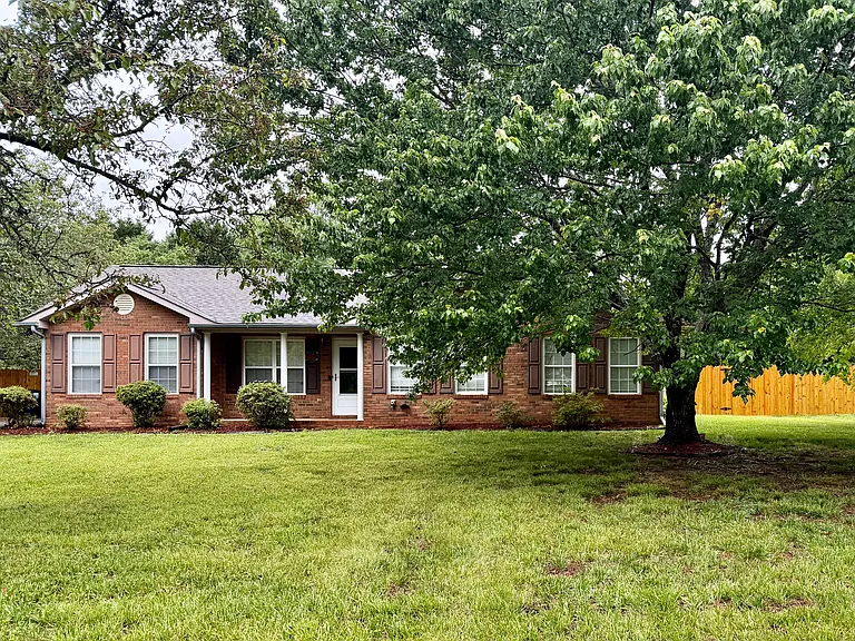 2809 Faircroft Way — Photo 1