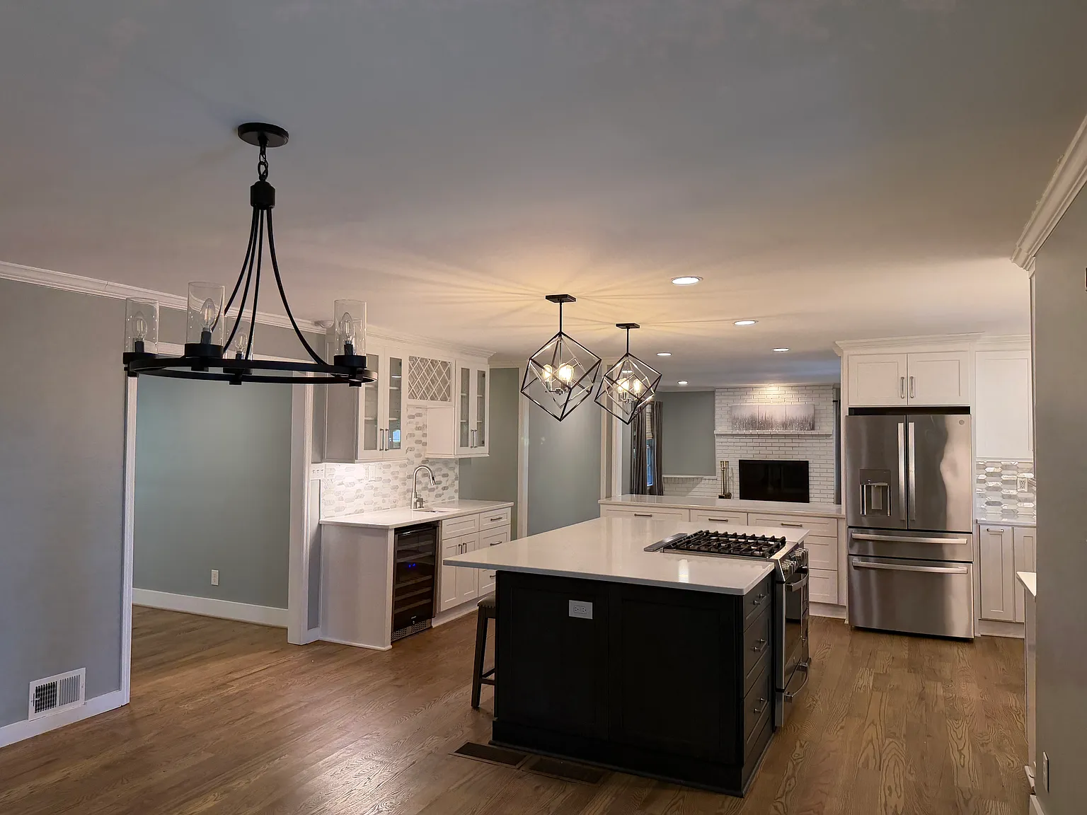 3 bed, 2055 sqft, $3,000 — Photo 2