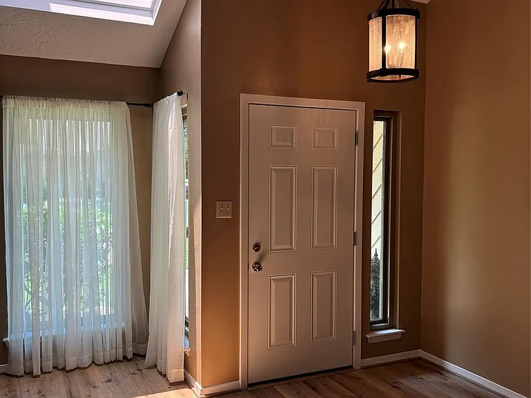 15702 Oxenford Dr — Photo 5