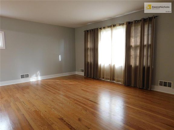 3rd image of 4824 Overton Ave