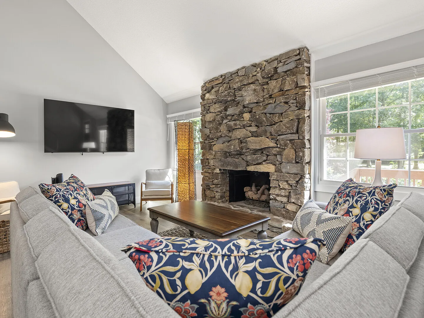 Slightly South Chalet — Photo 3