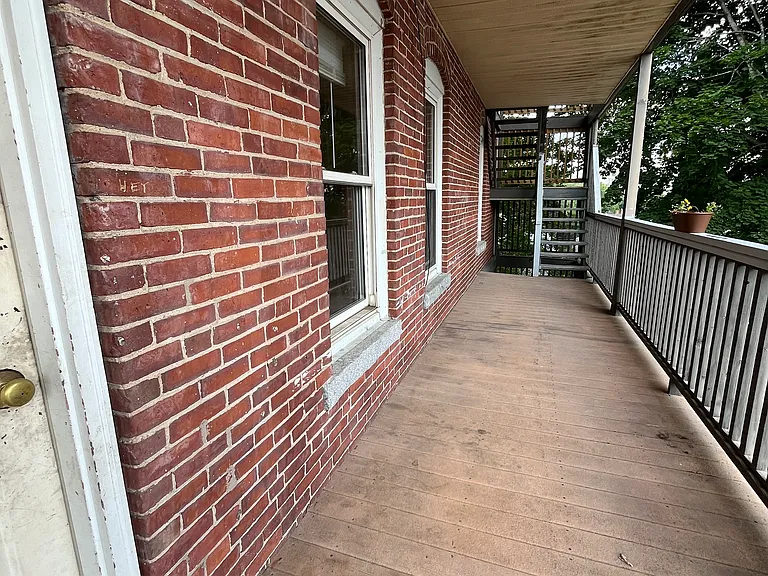 322 Waldo St #2B — Photo 3